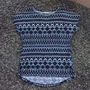 ❌SOLD❌ Versona Geometric TShirt Size M